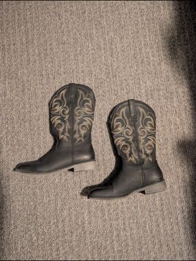 Leather Look Black Western Embroidered Mid-Heel Boots for Women